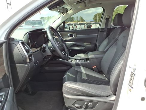 Used 2022 Kia Sorento EX w/ Panoramic Sunroof Package image 19