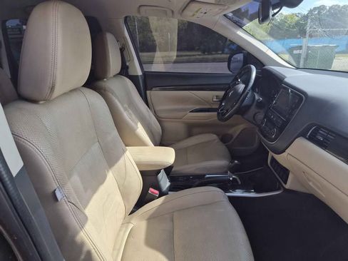 Used 2017 Mitsubishi Outlander SE image 11