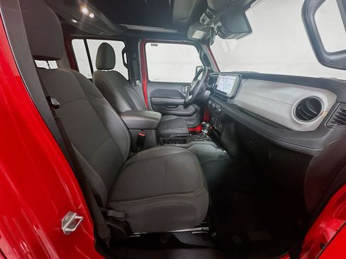 Used 2025 Jeep Wrangler Sahara w/ Safety Group image 31