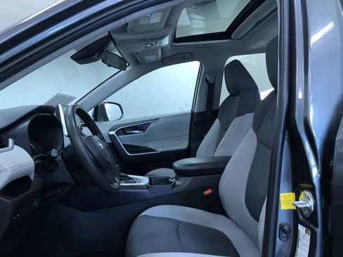Used 2019 Toyota RAV4 XLE image 18
