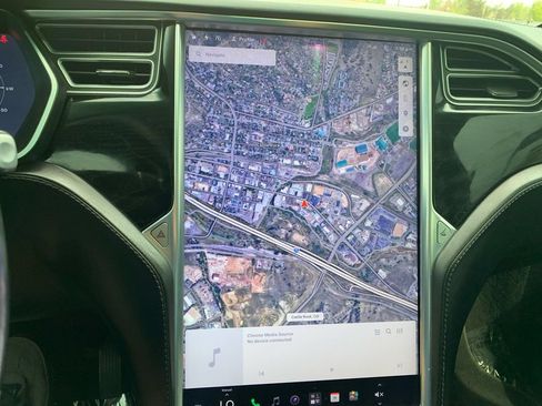 Used 2017 Tesla Model X 75D AWD/4WD image 11