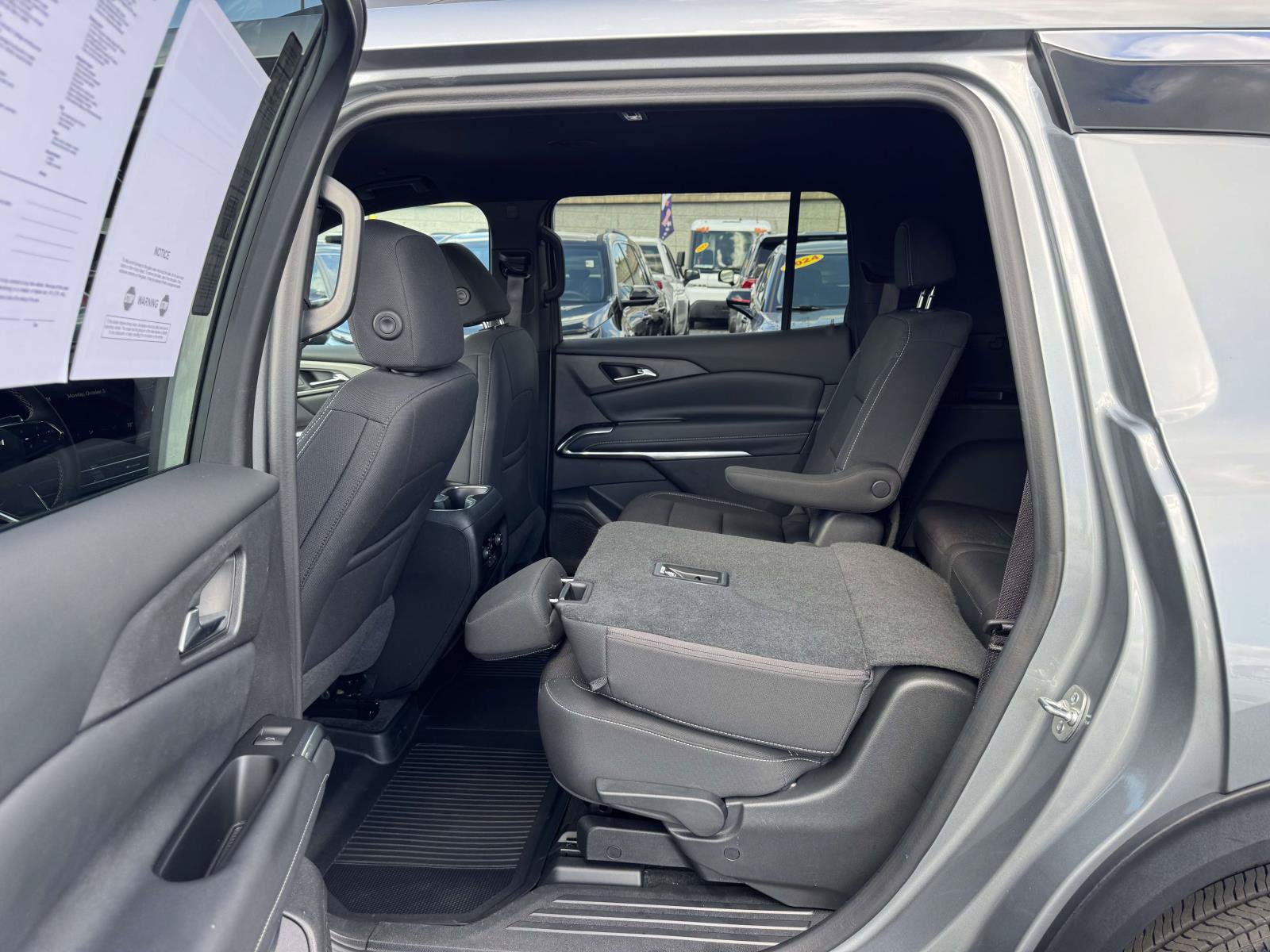 Used 2025 Chevrolet Traverse LT w/ Driver Confidence Package FWD image 23