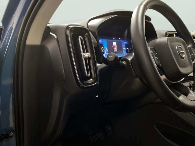Used 2025 Volvo XC40 B5 Plus AWD/4WD image 31