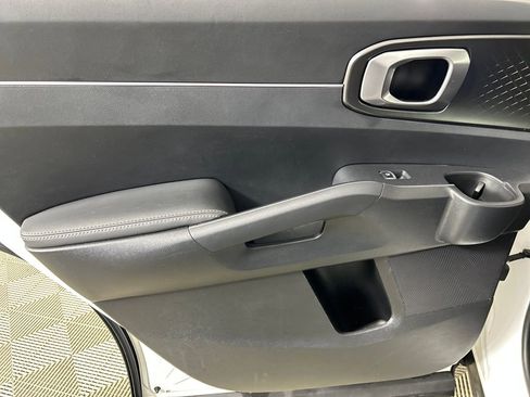 Used 2023 Kia Sorento EX image 16