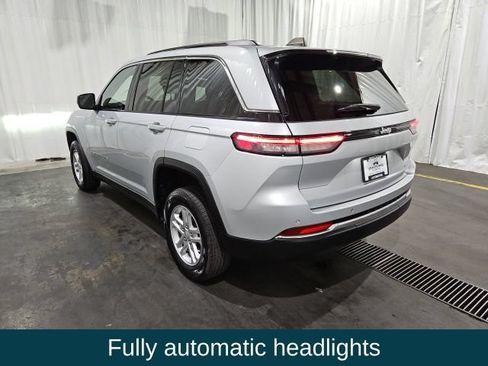 Used 2023 Jeep Grand Cherokee Laredo RWD image 5