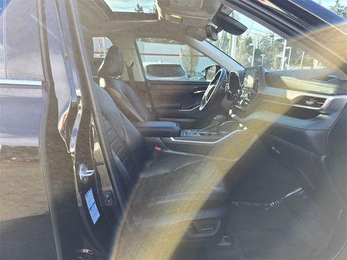 Certified 2022 Toyota Highlander XLE image 11