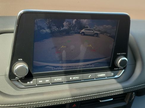 Used 2022 Nissan Rogue S image 27