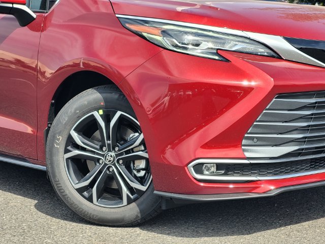 New 2026 Toyota Sienna Platinum AWD/4WD image 3