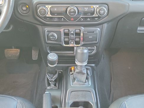 Used 2022 Jeep Wrangler Unlimited Sahara image 18