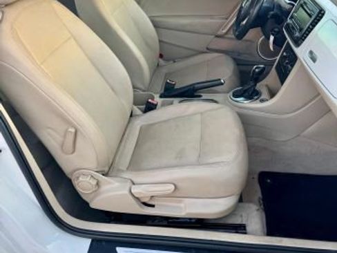 Used 2013 Volkswagen Beetle 2.5 image 5