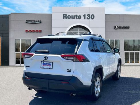 Used 2021 Toyota RAV4 XLE w/ Convenience Package image 4