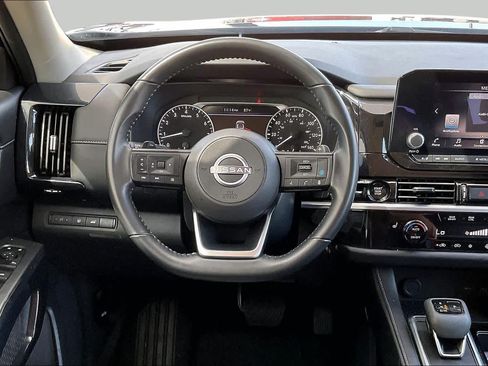 Used 2025 Nissan Pathfinder SV FWD image 7
