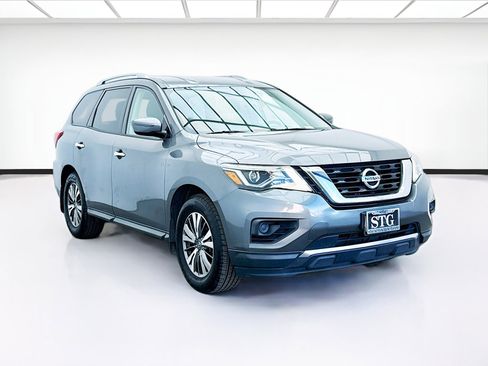 Used 2020 Nissan Pathfinder S image 3