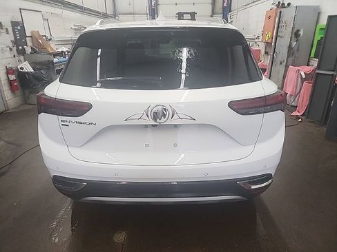 Used 2023 Buick Envision Essence image 3