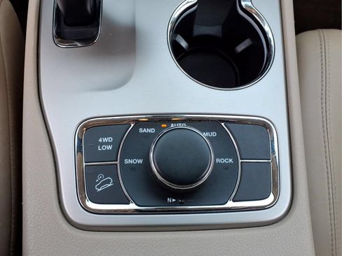 Used 2014 Jeep Grand Cherokee Limited w/ Luxury Group II AWD/4WD image 14
