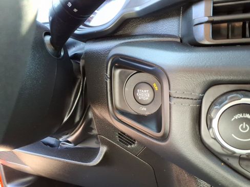 Used 2024 Jeep Wrangler Unlimited Rubicon AWD/4WD image 12