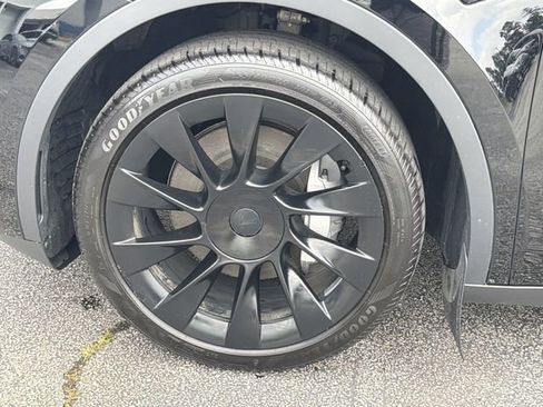 Used 2023 Tesla Model Y AWD image 31