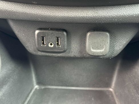 Used 2020 Chevrolet Traverse LT image 30