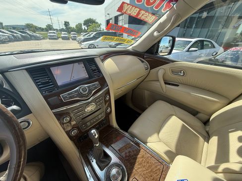 Used 2017 INFINITI QX80 4WD w/ Driver Assistance Package image 12