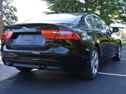 Used 2017 Jaguar XE RWD image 5
