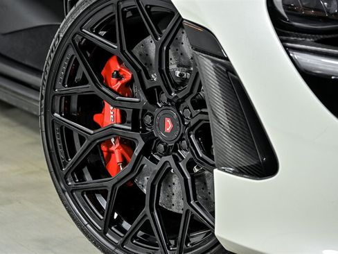 Used 2018 McLaren 720S RWD image 3