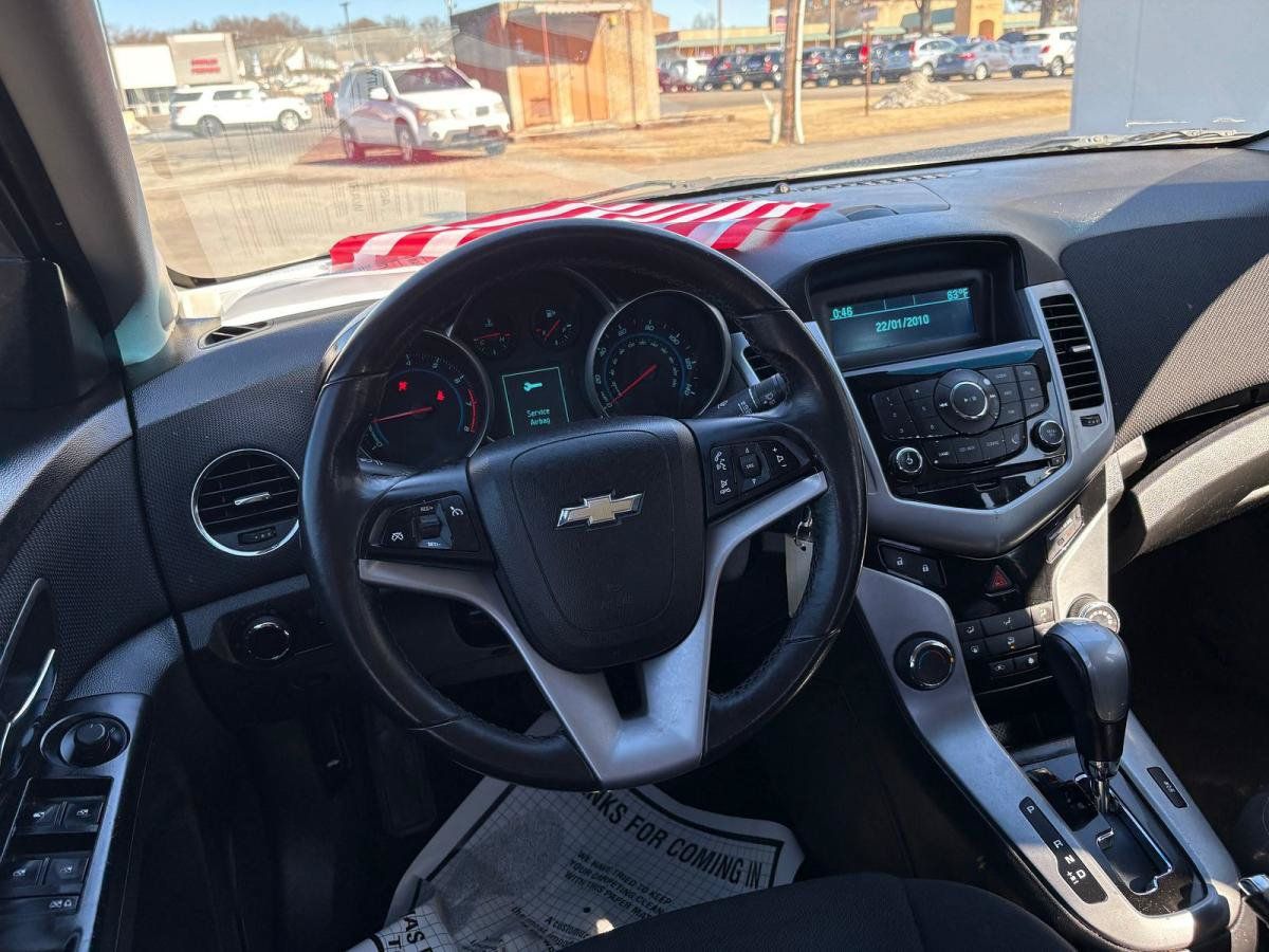 Used 2013 Chevrolet Cruze LT FWD image 9