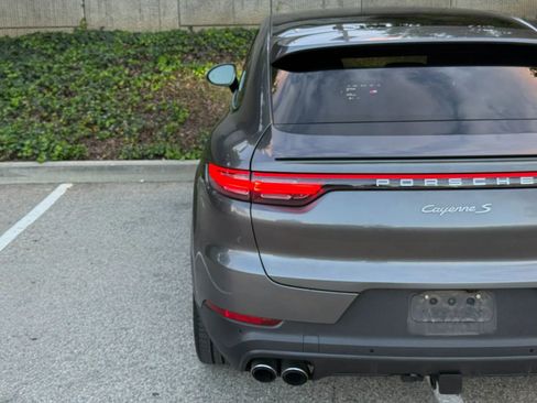 Used 2020 Porsche Cayenne S w/ Premium Package image 16