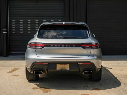 Certified 2025 Porsche Macan image 9