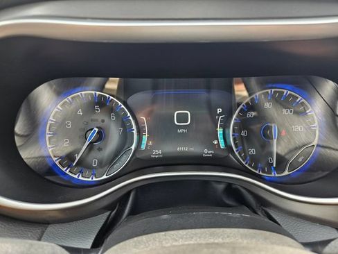 Used 2024 Chrysler Pacifica Touring-L FWD image 15