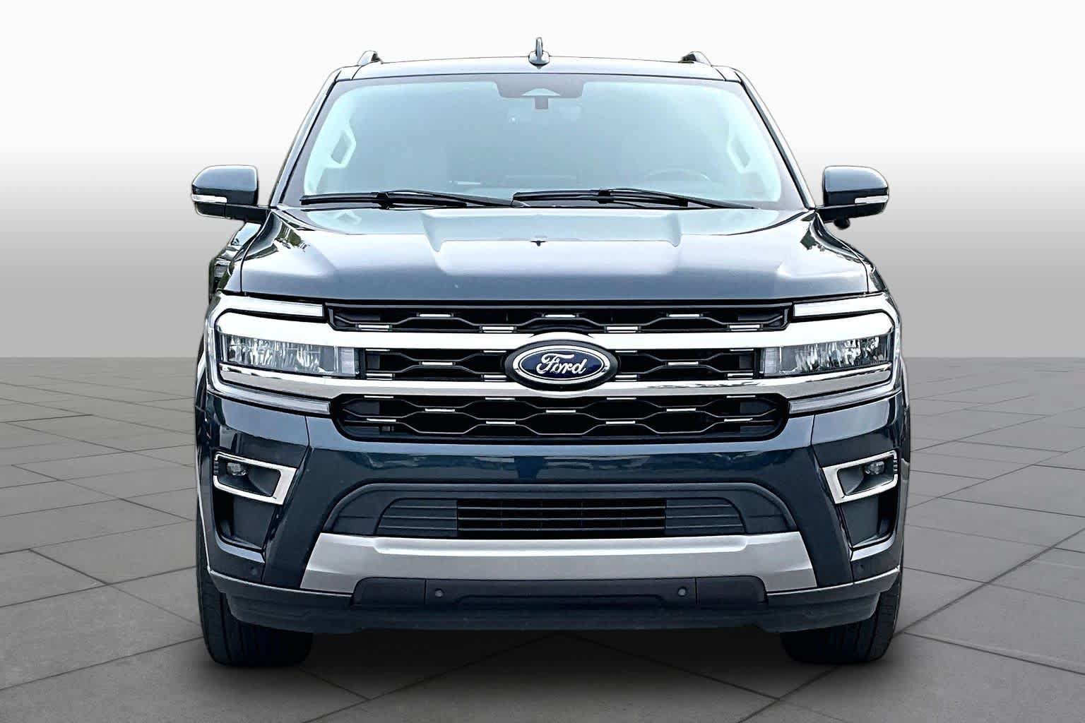 Used 2024 Ford Expedition Limited RWD image 3