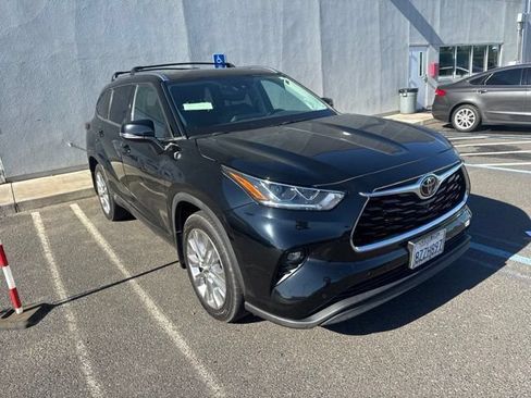 Used 2022 Toyota Highlander Limited AWD/4WD image 4