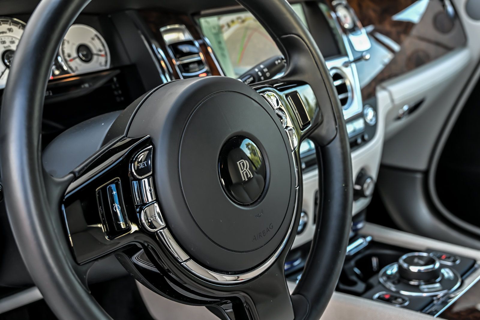 Used 2016 Rolls-Royce Wraith RWD image 25