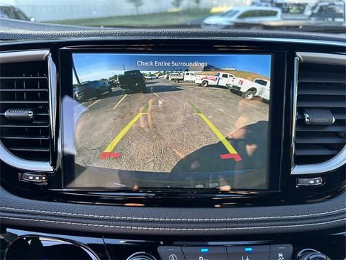 New 2025 Chrysler Pacifica Select image 28