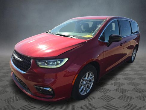 Used 2025 Chrysler Pacifica Select FWD image 11