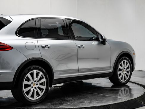 Used 2017 Porsche Cayenne S image 15