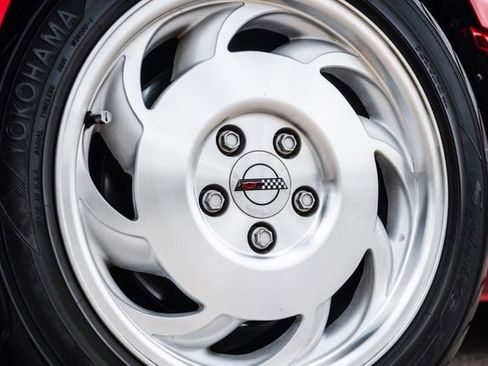 Used 1994 Chevrolet Corvette Coupe RWD image 3