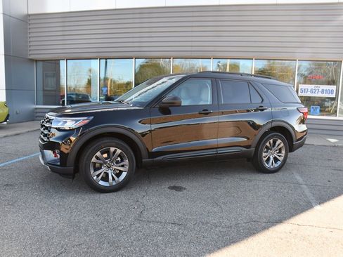 Used 2026 Ford Explorer Active w/ Active Comfort Package image 2