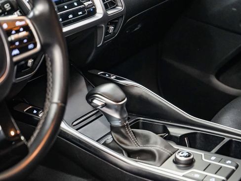 Used 2022 Kia Sorento S image 23