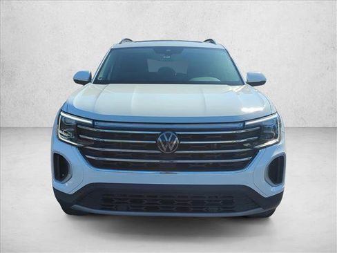 Used 2024 Volkswagen Atlas SE w/ Panoramic Sunroof Package FWD image 2