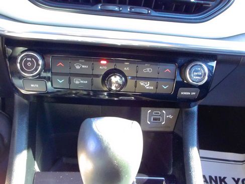 Used 2023 Jeep Compass Limited w/ Sun and Sound Group AWD/4WD image 23