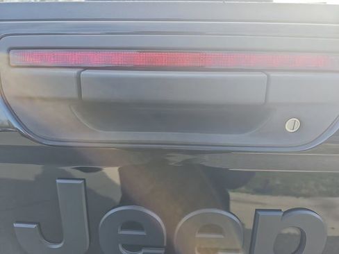 Used 2021 Jeep Gladiator Sport AWD/4WD image 13