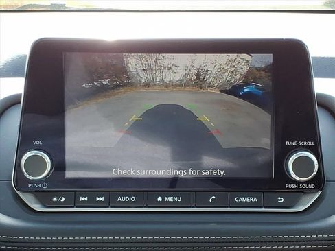 Used 2025 Nissan Rogue S image 31