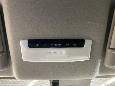 Used 2020 Nissan Versa SV w/ Trunk Package FWD image 37