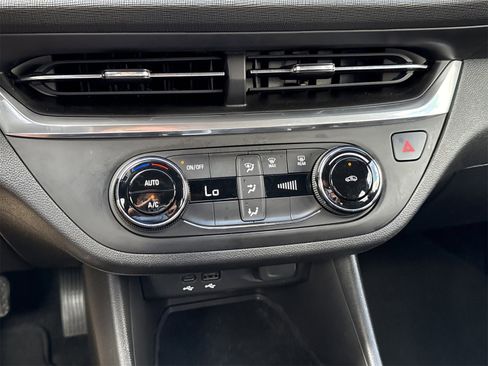 Used 2024 Buick Envista Preferred w/ Advanced Safety Package image 23