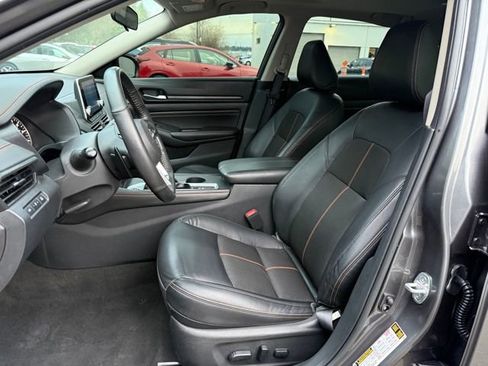 Used 2022 Nissan Altima 2.5 SR w/ Midnight Edition Package image 16