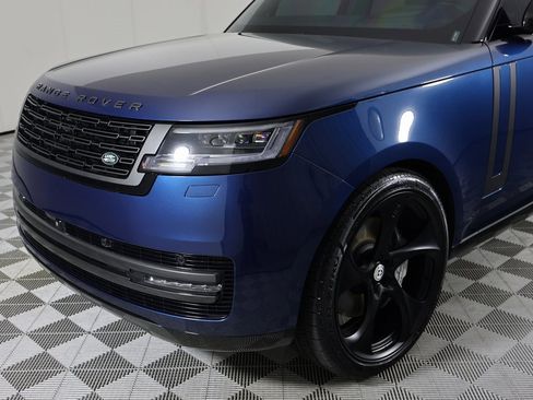 Used 2025 Land Rover Range Rover SE image 42