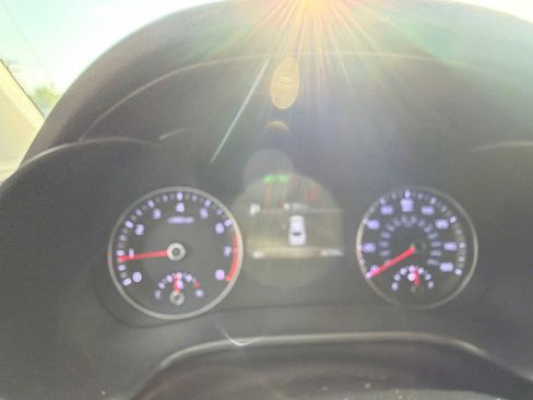 Used 2022 Kia Forte LXS FWD image 23