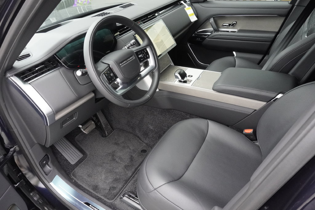 New 2026 Land Rover Range Rover SV AWD/4WD image 18