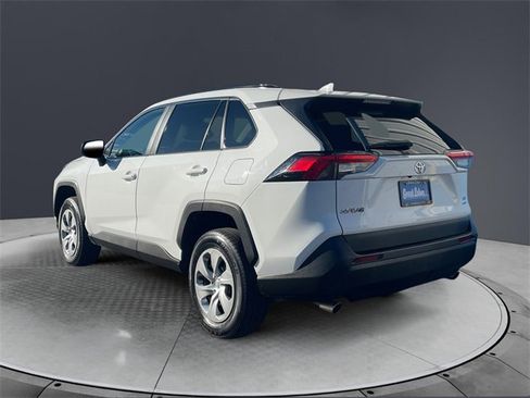 Used 2021 Toyota RAV4 LE image 3
