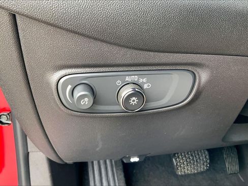 Used 2024 Chevrolet Equinox LT FWD image 30